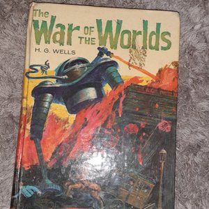 Vintage HG Wells War of the Worlds hardback book